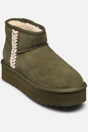 Colors of California Platform boot spike stitching by