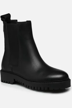 Guess OAKESS by
