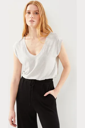 Pieces® PCBILLO SS V-NECK TEE LUREX STRIPE KA FC by