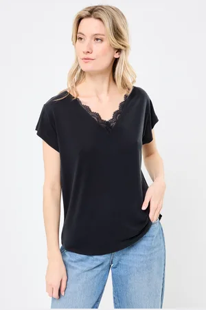Pieces® PCKAMALA LACE V-NECK TEE JRS FC BC by