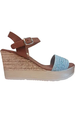 SOTOALTO Heelsandale mit Schnallenverschluss und Reliefdesign