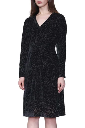 Smart & Joy Velvet jurk met V -halslijn en vleermuismouwen