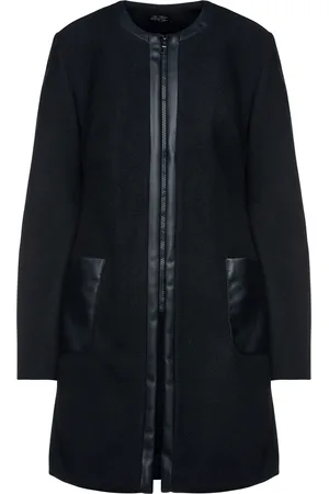 Conquista Zwarte Nepmouflonjas met Faux Leren Detail