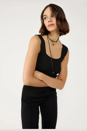 No Matter What Apparel Zwarte Tanktop met Vierkante Hals en Brede Bandjes