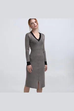 Smart & Joy Tweekleurige v-hals jurk