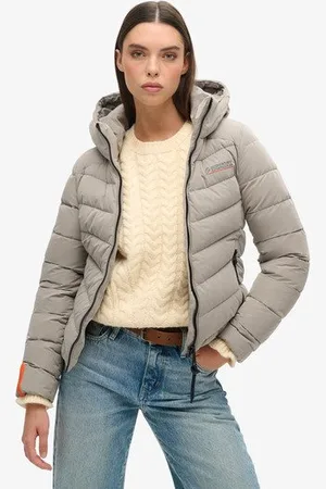 Superdry Vrouwen Gewatteerd Jack van Microvezel met Capuchon Grootte: 36