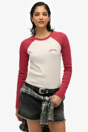 Superdry Vrouwen Essential Geribde Baseballtop met Logo en Lange Mouwen Grootte: 40