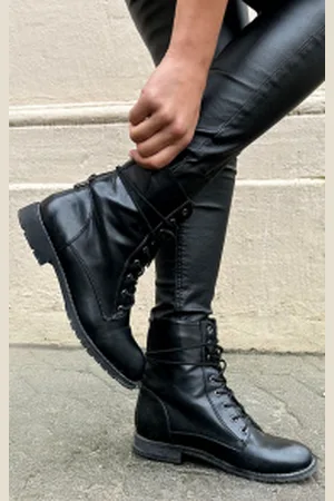 Fashion Musthaves Biker Buckle Zip Boots