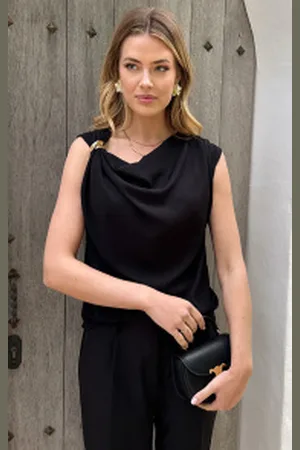 Fashion Musthaves A Symmetric Top Detail