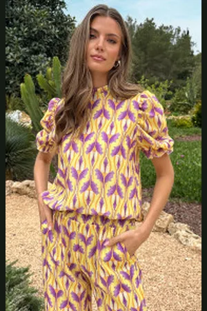 Fashion Musthaves Eve Lino Ruffle Top
