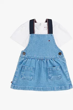 Tommy Hilfiger Set van denim dungaree-jurk en T-shirt