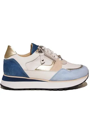 Footnotes 31.007 Sneakers