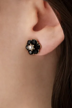 Lovely Small Jet Flower Stud oorbellen in zwart