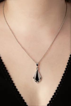 Lovely Art Deco ketting in zwart