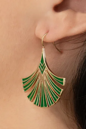 Lovely Art Deco Palm Leaf oorbellen in groen