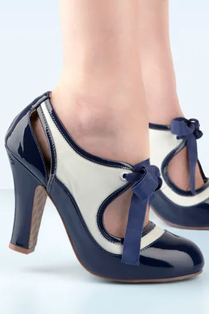 TopVintage June Seas the Day pumps in crème en navy