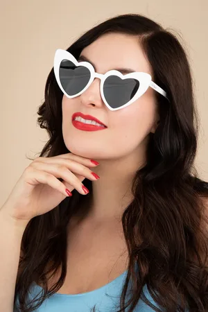 Lola Ramona Cat Eye Heart Shades in