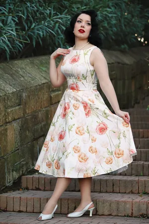 Hearts & Roses Ania Floral swing jurk in wit en koraalroze