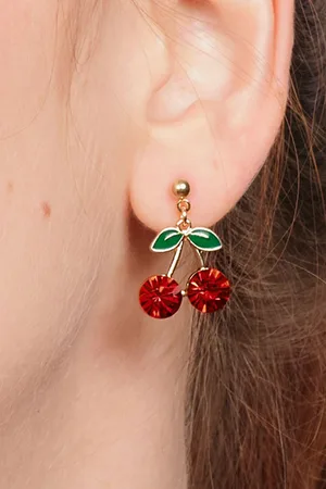 Lovely Cherry oorstekers in