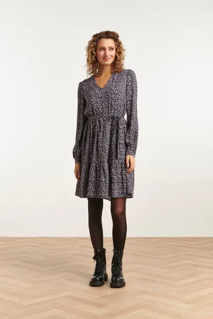 Smashed Lemon 23517 dames paars bloemenprint v-hals jurk |