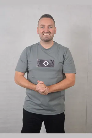 MA.STRUM Tromple loeil badge tee