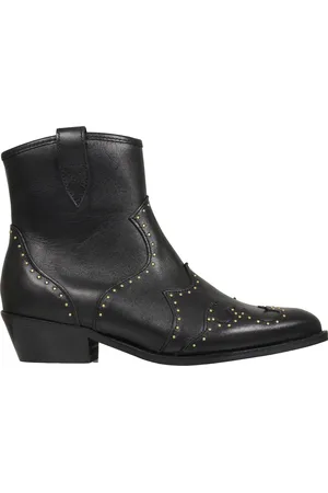 DWRS Lyon studs