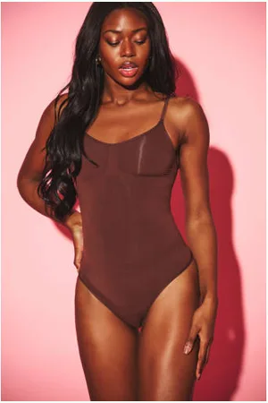 NIKKIE. Medium corrigerende stringbody