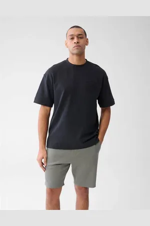SHOEBY T
