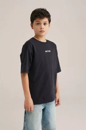 WE Fashion T