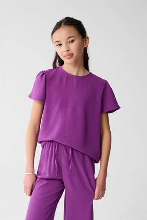 SHOEBY T