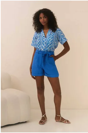lofty manner Short