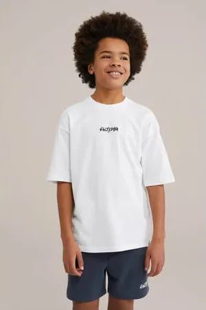 WE Fashion T