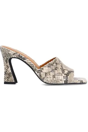 Sacha Muiltjes met slangenprint beige
