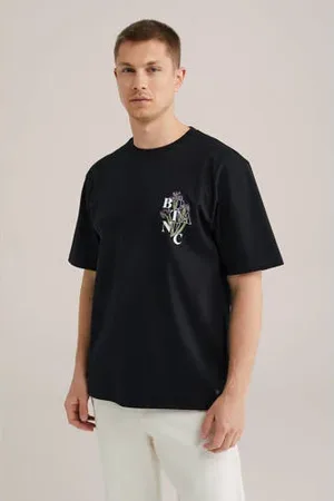 WE Fashion T