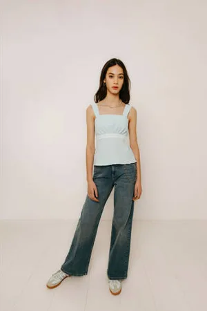 Frankie & Liberty Mouwloze top lichtblauw