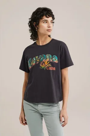 WE Fashion T