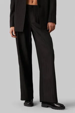Calvin Klein Low waist straight fit broek met krijtstreep