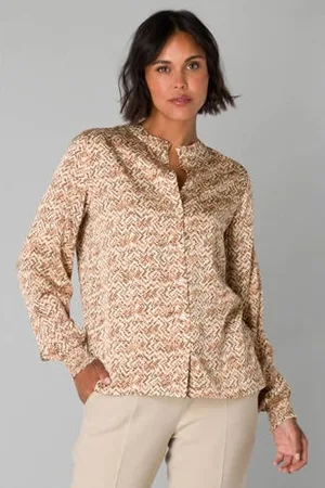 Yest Blouse met all over print zand