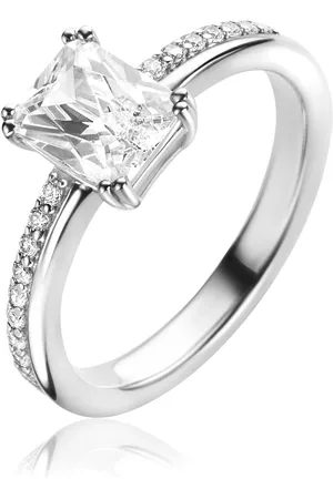 ZinZi Zilveren luxe ring met rechthoekige witte zirconia in een vierpoots-zetting. De scheen heeft een multi-look uitstraling. ZIR2392